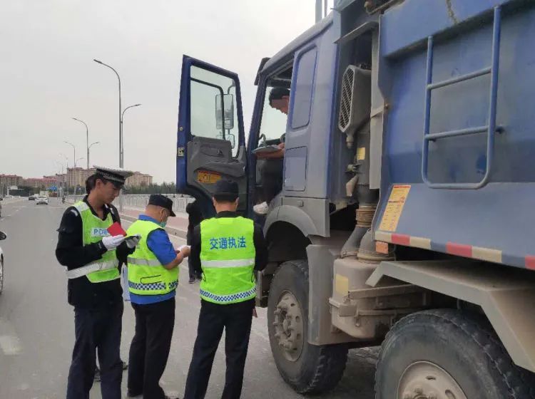 超载|多部门联合便携式称重仪执法 开展超限超载整治工作