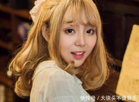 下班|开心一刻:提前下班,回到家里,想给女友一个惊喜