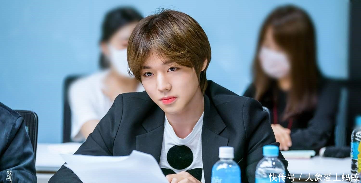 公开|《恋爱革命》剧本阅读照公开,朴志训、李鲁菲、金泳勋首同框