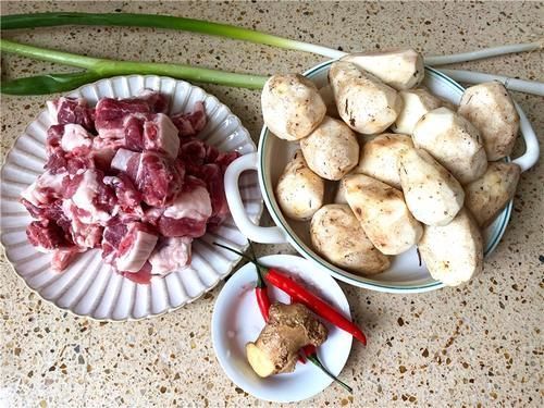 排骨|芋头烧排骨好吃有诀窍,多一步芋头白又粉,美味下饭,一盘不够吃