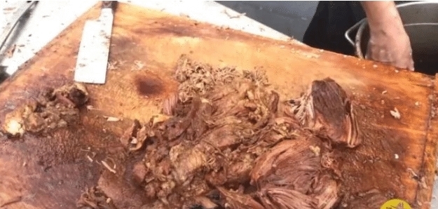 摆摊|夫妻摆摊1个月赚9万:不要拿业余,去侮辱凭本事吃饭的人