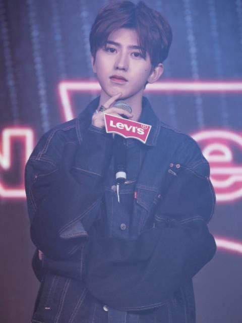 泪目|百分九闪现《跑男》,谁注意到蔡徐坤的反应李晨5字令粉丝泪目