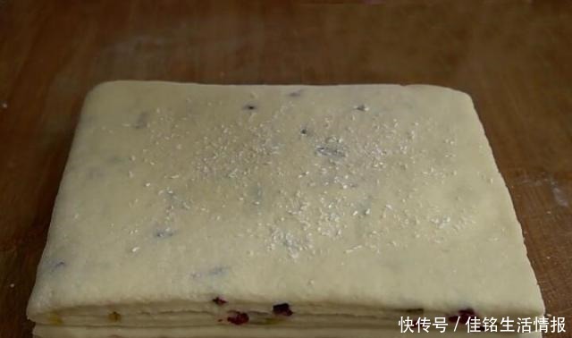 上一层食用|这是女儿最爱吃的面食,一折一叠,香软有层次,我家两天做一锅