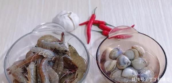 制作|制作海鲜时,不仅要加姜和盐,还要多加“两味”来制作味道鲜美