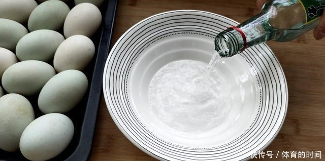 流油|咸鸭蛋这样腌制,个个流油,又香又沙,做蛋黄酥和蛋黄月饼必备