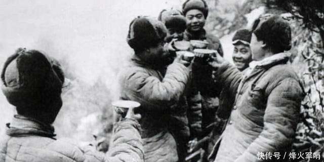 取水|志愿军发现美军在射程内取水,准备射击,班长急忙制止:不准开枪