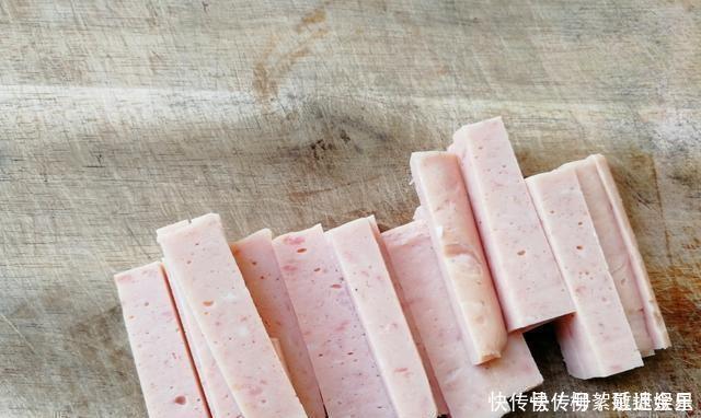 肉酱|简单,易于操作的午餐肉酱培根面食,一个人就是那么随意