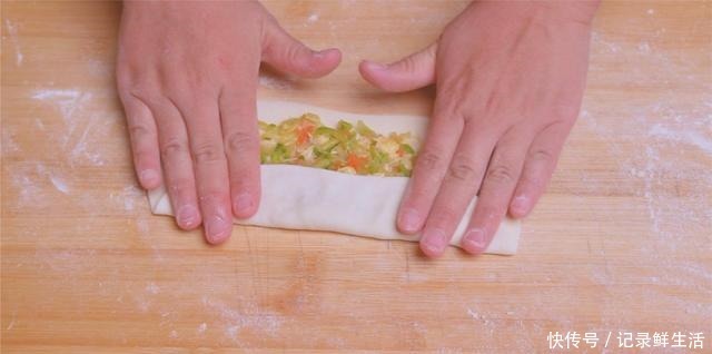 馒头|西葫芦别炒着吃了,试试这种新吃法,比包子馒头简单还好吃,解馋