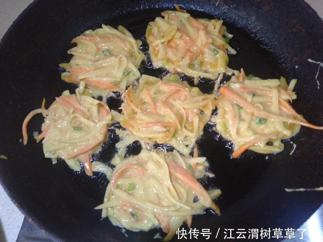 简单|香煎土豆饼这样做,操作简单又好吃,我一顿能吃5个