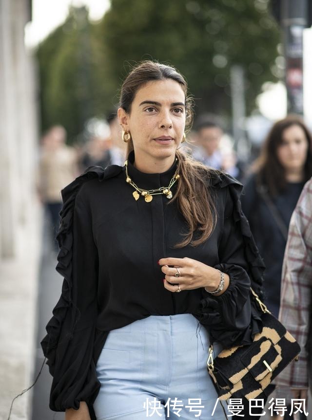 金链|“大金链”重回时尚巅峰!配上它洋气又吸睛,时尚达人都爱不释手