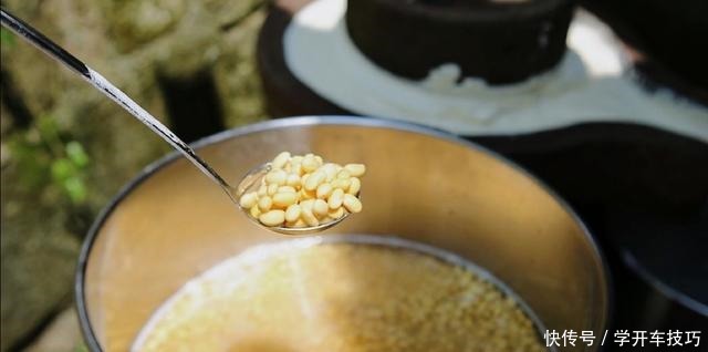 倒入适量|煮豆浆时,放点“它”,营养比牛奶还高,每天一杯,早上精神倍佳