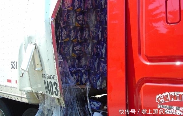 碰撞|大货因碰撞后车厢出现大口子,司机下车一看,一下子有些慌