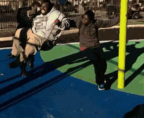 GIF|搞笑GIF:公司发现一漂亮的女工