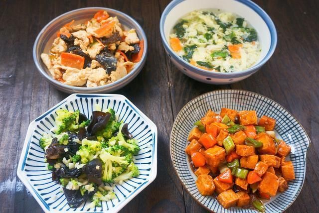 清淡|晒晒一家三口的晚餐,3菜1汤,清淡有营养,30分钟就做好