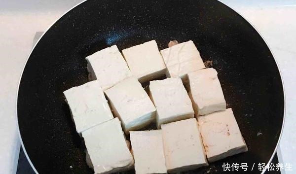 白眼|海底捞又现“逆天吃法”,连服务员都想抛白眼,网友绝对吃货