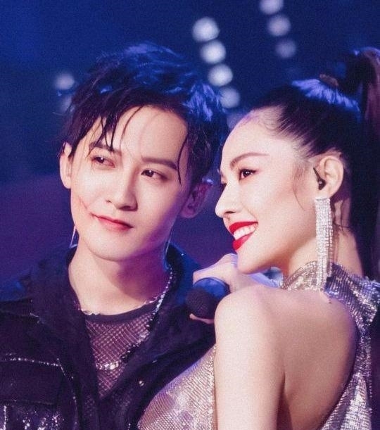  观看|一定要看钟楚曦檀健次的合作舞台！抹口红ending pose反复观看一百遍