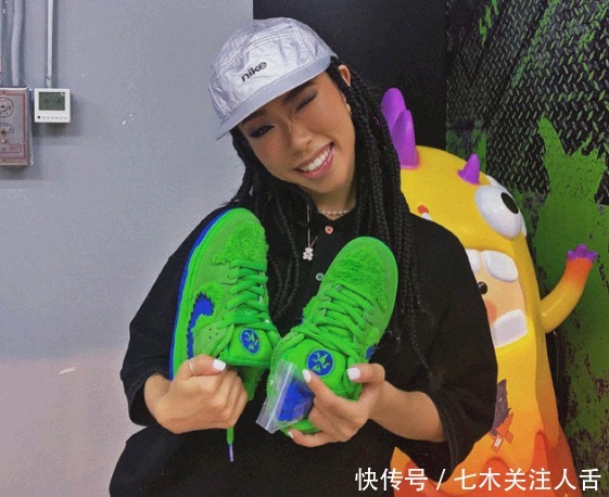  双翠绿色|王一博给队员送万元鞋，“美男计”成功撬走大婷，粉丝看完眼馋了