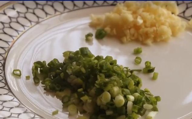 不用|辣椒炒鸡蛋新做法,不用炒不用腌,上桌就被抢光光