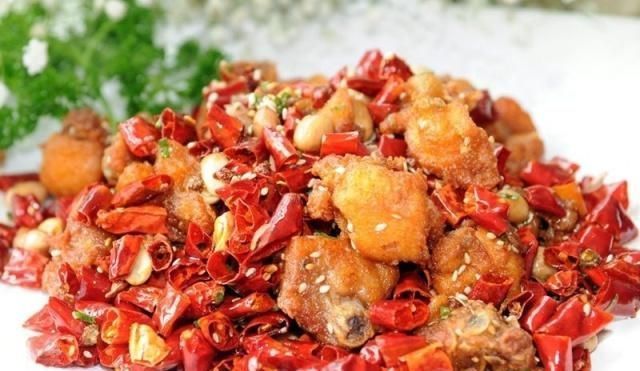 入一些|川渝特色菜辣子鸡香辣鲜嫩,解馋下饭,连骨头都是酥香的