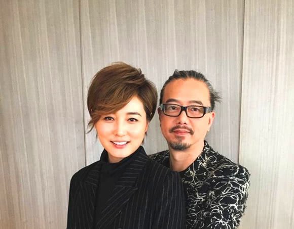 饰演|饰演老大最霸气,与张延恋20年零绯闻,如今53岁越来越红