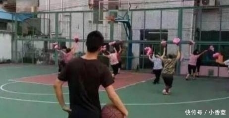 大妈|故意绊倒骑车儿童的广场舞大妈，年轻时就不是什么好人！