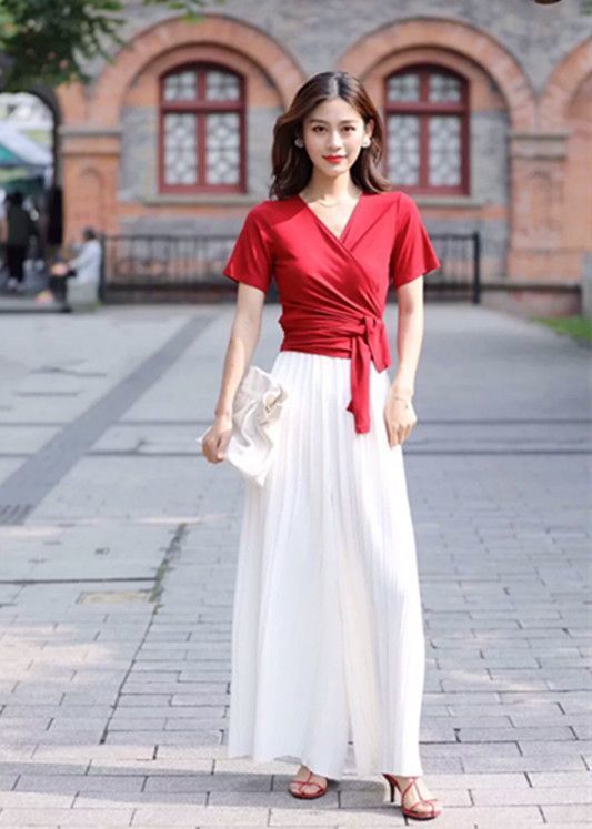 特别|街拍:小姐姐扎着马尾,颜值十分高的,显得特别的靓丽