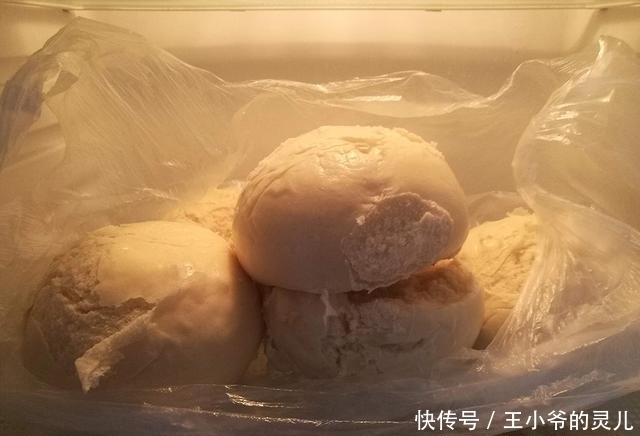 保鲜袋|保存馒头不要直接放冰箱,教你一招,放半个月也不发霉,不干硬
