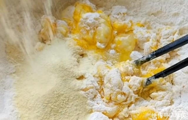 苹果|我家绿豆从不熬粥,加1个苹果,简单几步,上桌4碗不够吃,真解馋