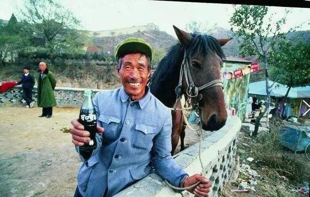 中国|长城上,40年前中国第一个喝可乐的小男孩,现在怎么样