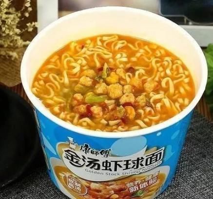 竟然|吃了10年泡面才发现,桶面上竟然有个机关,太实用了可惜很多人还不知道