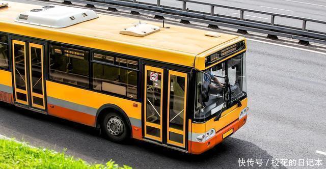 让座|6岁男孩公交车上逼孕妇让座,司机听他的理由马上停车你下车