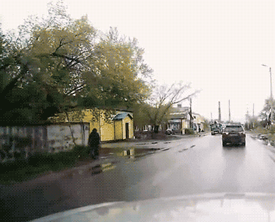 速度|搞笑GIF:两个二货开假车,速度不慢啊