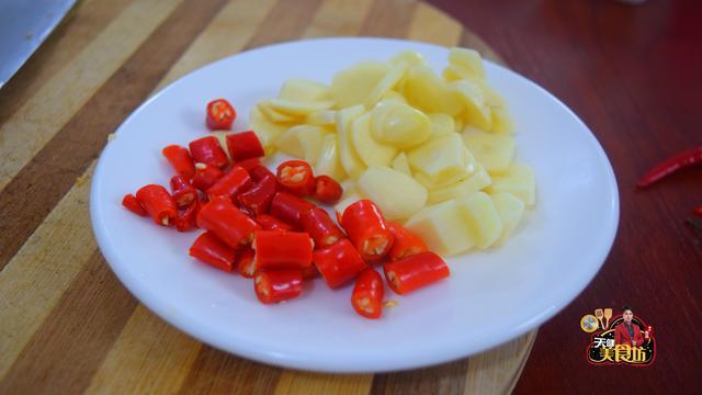 上桌|杏鲍菇别炒着吃，教你新吃法，不炒不炖不做汤，上桌就扫光，香！