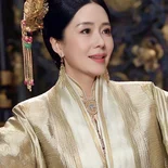 四十岁老宫女被年轻帝王强宠，躲乡下苦养龙凤胎，六年后携子现身皇宫霸气封后！