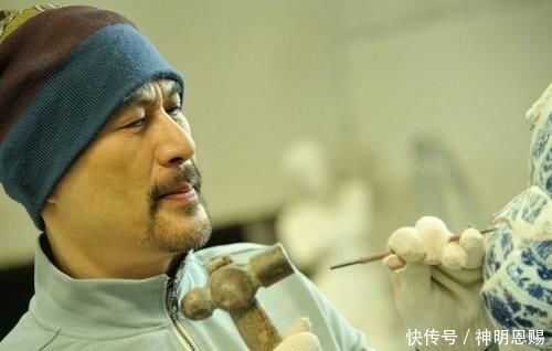 霍亚明吃土,张艺兴吃生鱼,而她意外流产